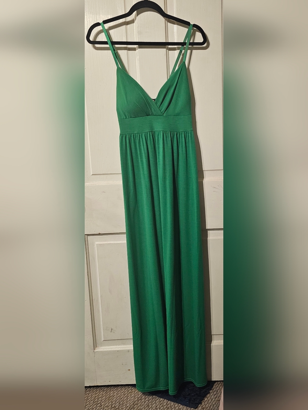 Green V-Neck Maxi Dress - Sleeveless Elegant Summer Style